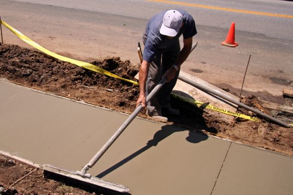 Cost of Sidewalk Pouring in San Clemente